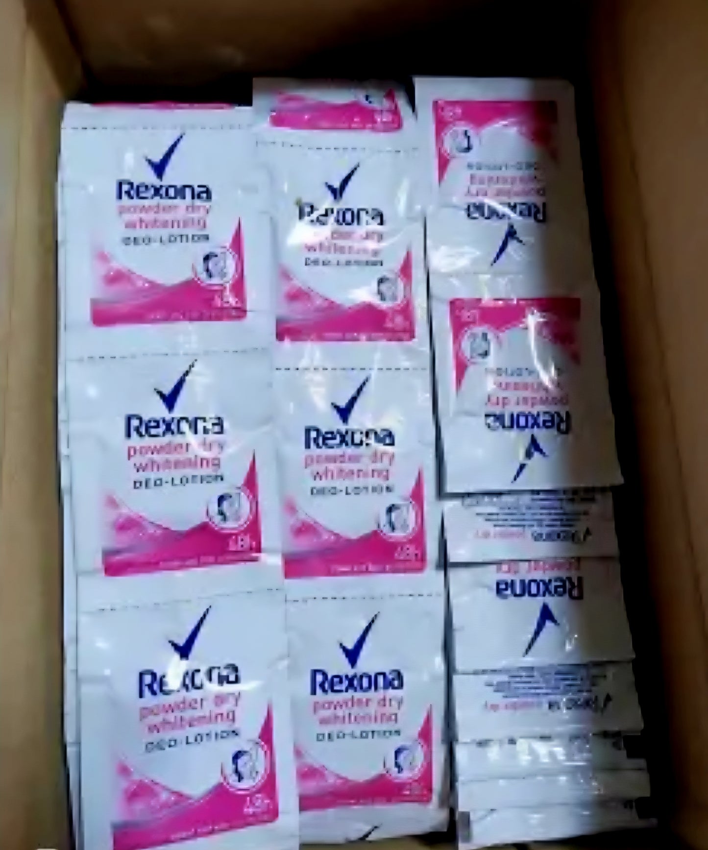 REXONA Women POWDER DRY + BRIGHTENING DEO-LOTION 3ml×12sachets Hanger (TRAVEL SIZE)