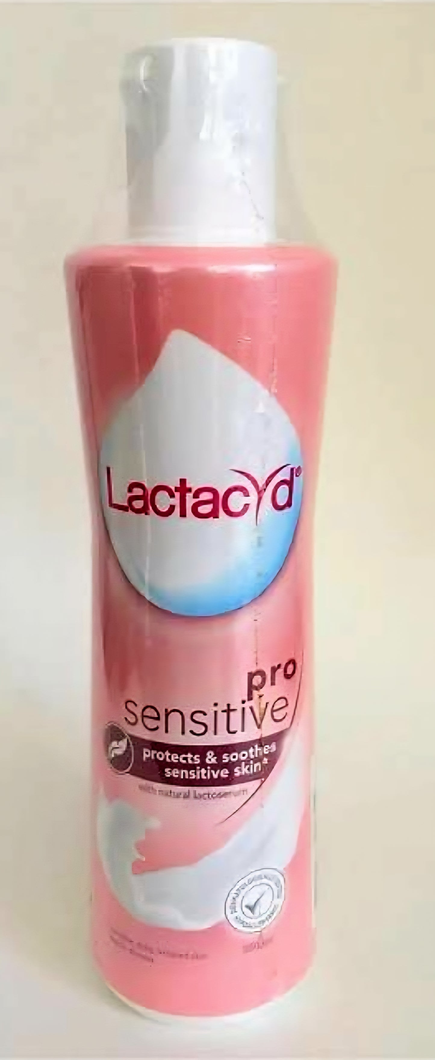 Lactacyd Feminine Wash PRO-SENSITIVE Protects & Soothes Sensitive Skin 250ml