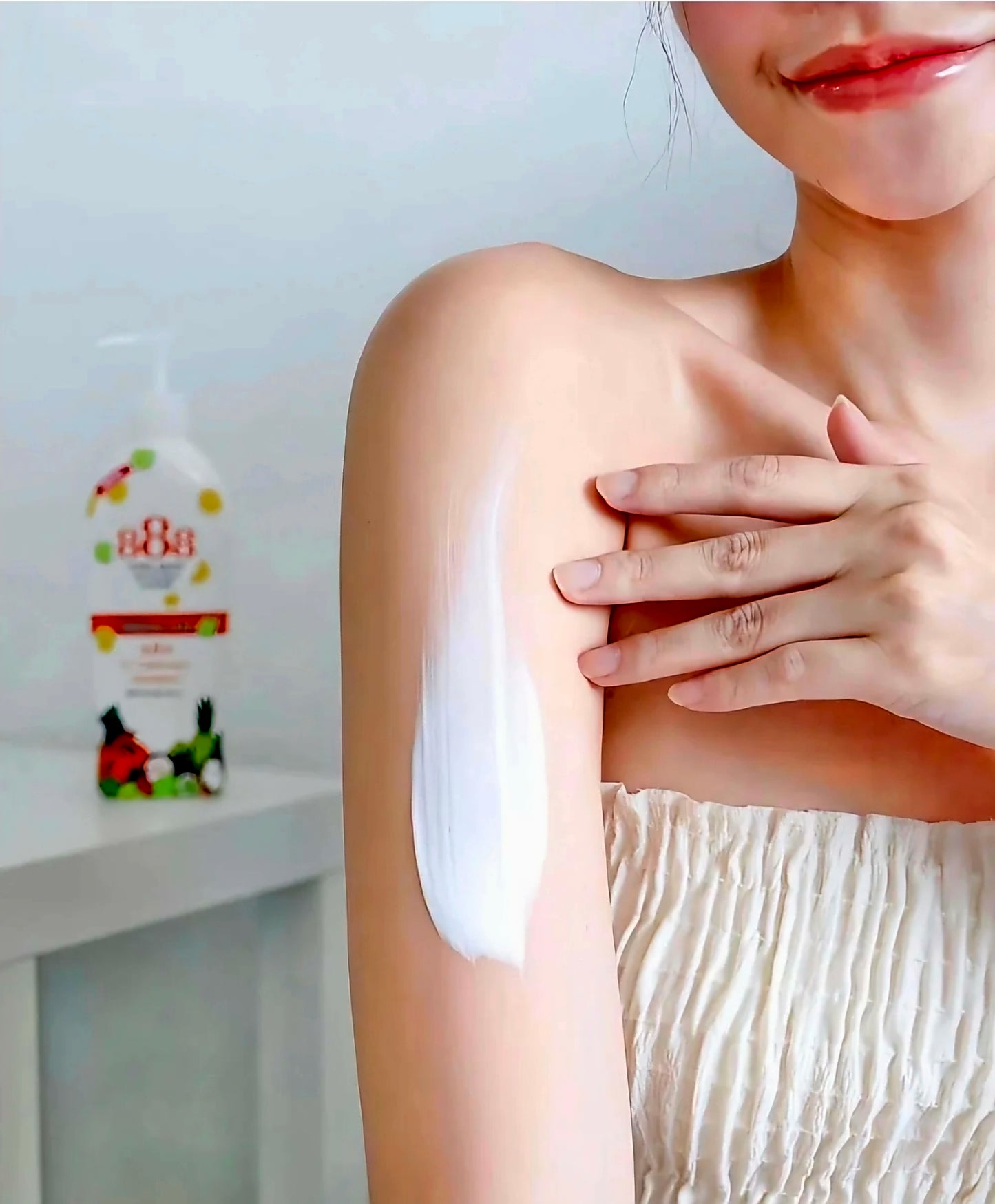 888 Total White Whitening Lotion AHA UV Lightening + Glutathione SPF123.99 PA++ 500ml